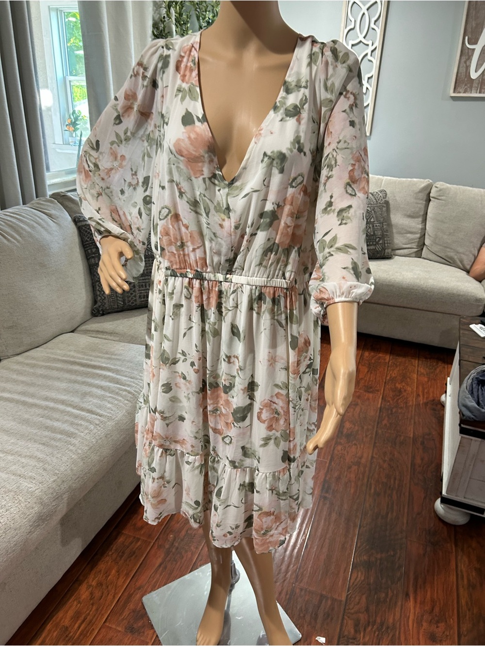 Torrid size 2 Floral V-Neck Midi Dress in Blush & White